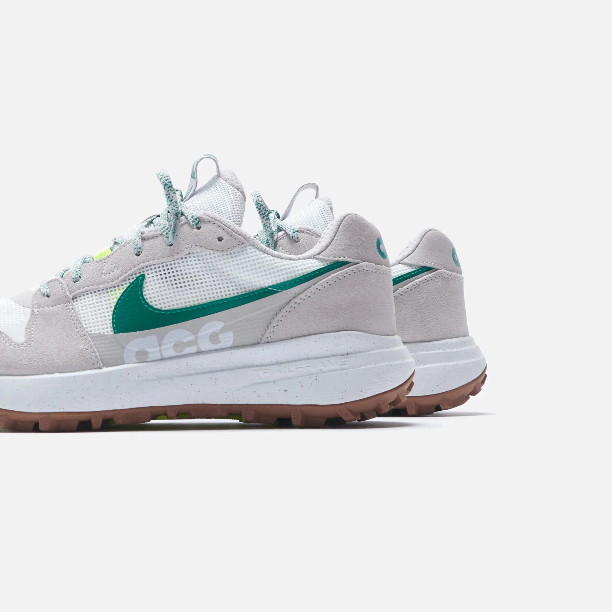 New Nike Acg Lowcate Light Iron Ore / Malachite / Summit White / Volt