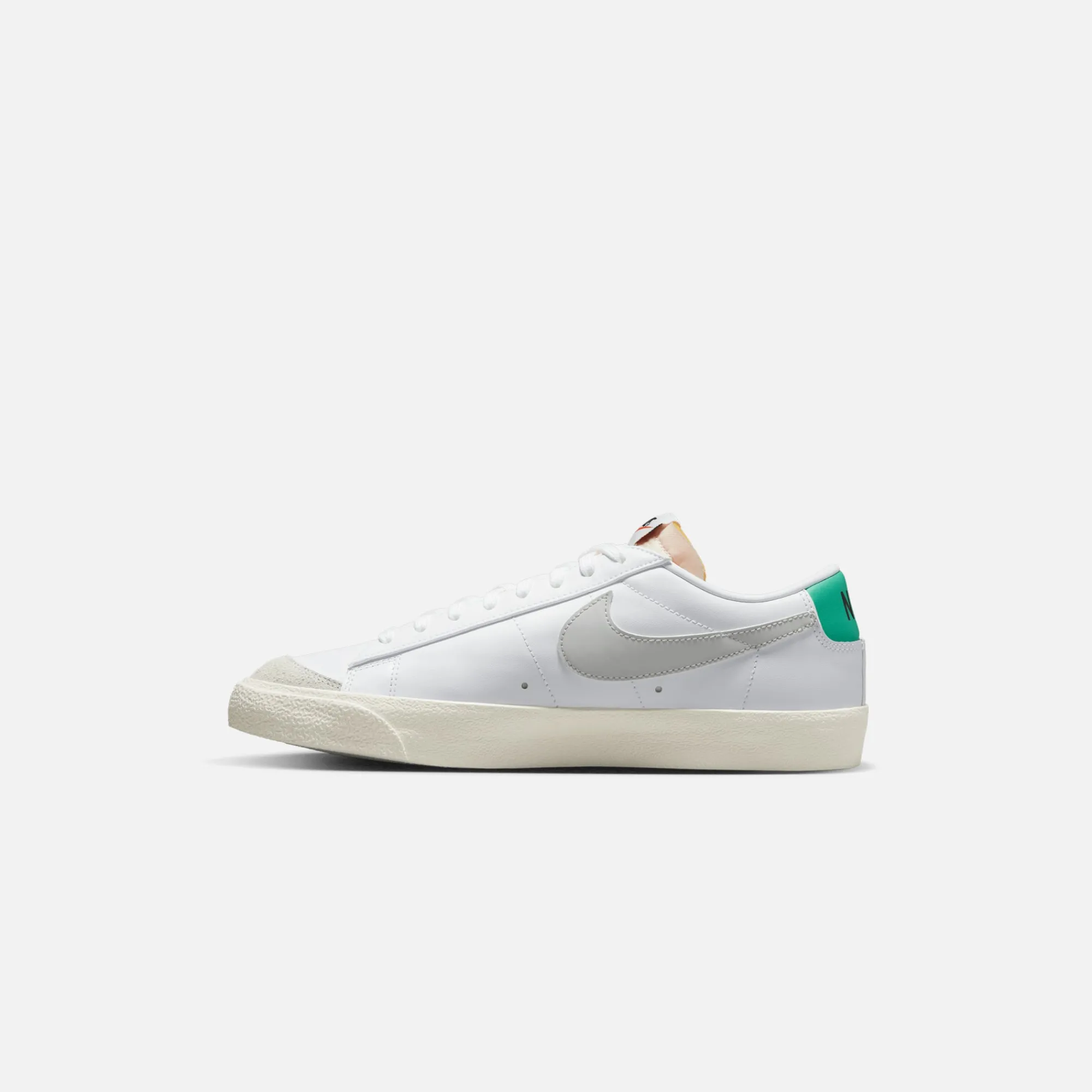 Discount Nike Blazer Low `77Vintage White / Grey Fog / Light Menta / Sainta