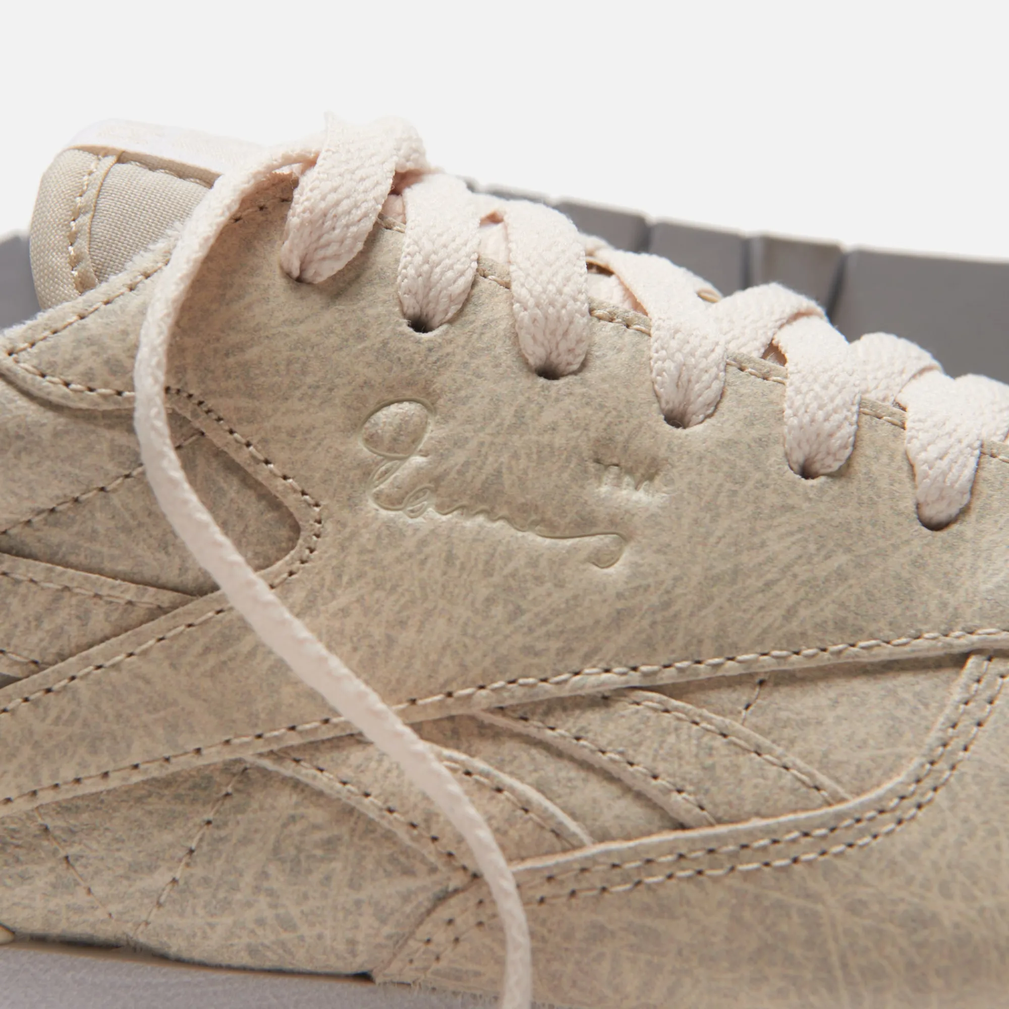 Cheap Reebok Classic Leather Sandtrap / White / Grey