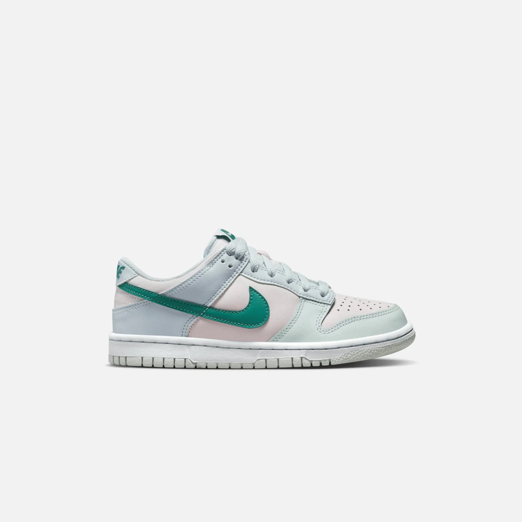 Store Nike Grade School Dunk Low Football Grey / Mineral Teal / Pearl Pink
