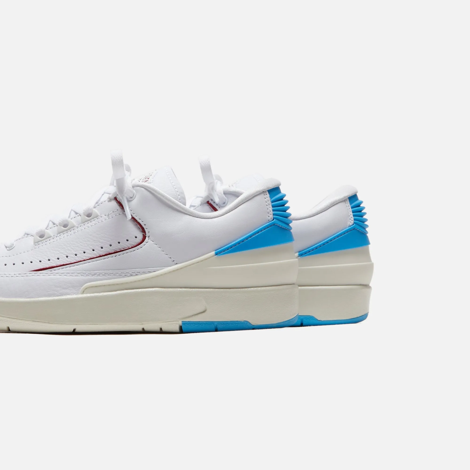 Store Jordan Nike Wmns Air2 Retro Low White / Fire Red / Dark Powder