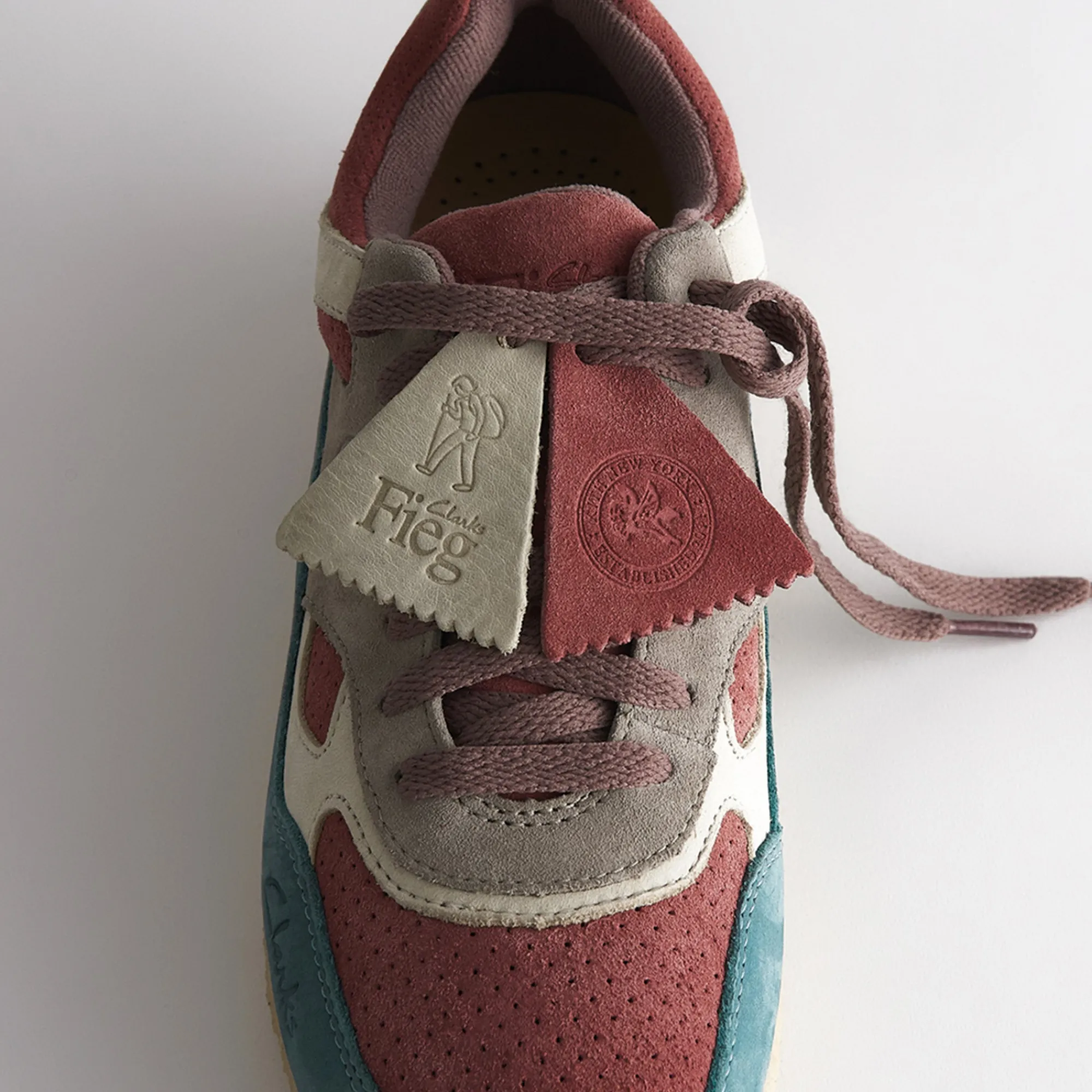 Cheap Kith Ronnie Fieg For Clarks 8Th Street Lockhill Pink / Blue