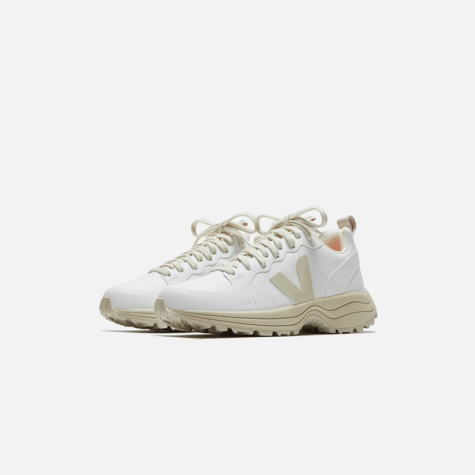 Shop Veja Venturi Alveomesh Cwl White / Pierre / Natural