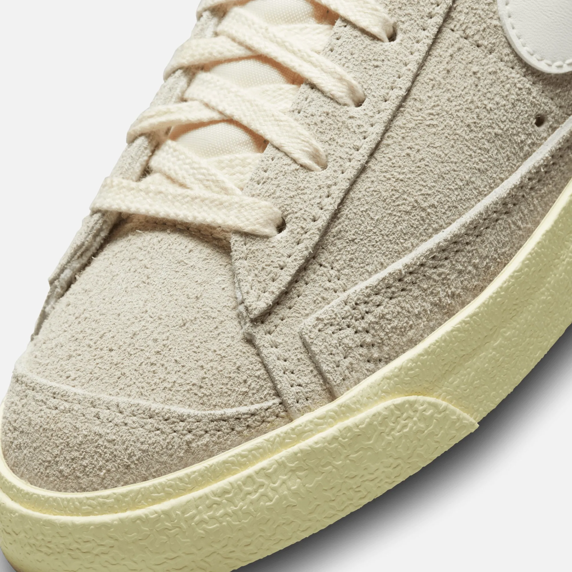 Online Nike Wmns Blazer Mid `77 Vintage Light Bone / Sail / Alabaster / Black