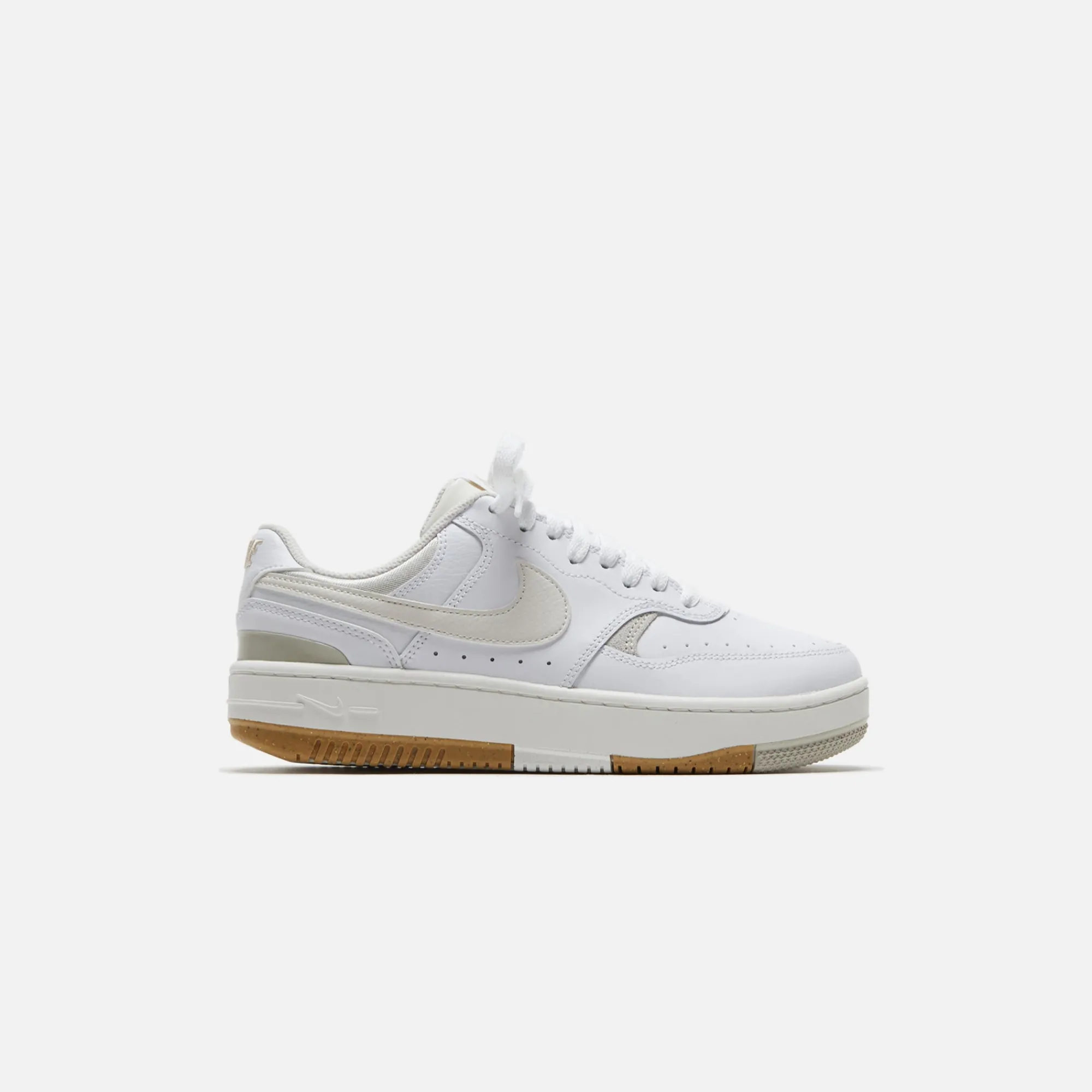 Discount Nike Wmns Gamma Force White / Phantom / Light Bone / Sanddrift